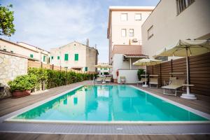 The swimming pool at or close to Hotel Sileoni Dépendance Villa Antonio