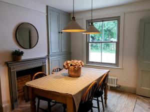 Fotografie z fotogalerie ubytování Stunning New Forest Cottage close to Paultons Park v destinaci Ower