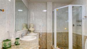 a bathroom with two sinks and a shower at Boulevard Bonanza by Top Destinations Rentals in Margate
