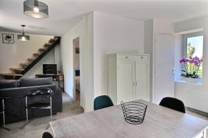 Istumisnurk majutusasutuses Apt type 3 en Duplex sur EVIAN les Bains vue lac