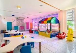 Habitación con sala de juegos y parque infantil. en GRAN LENÇÓIS FLAT - APTO PARTICULAR en Barreirinhas