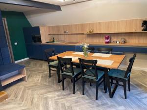 Afbeelding uit fotogalerij van Green Property in Dofteana