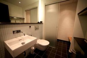 Een badkamer bij Hotel Svanen Billund