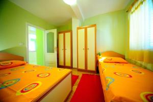 Posteľ alebo postele v izbe v ubytovaní Holiday home with pool, Supetar, Island Brac + 18 fotografií