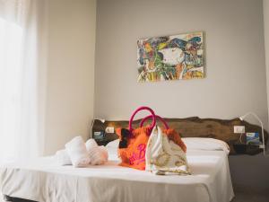 A bed or beds in a room at Minturnae Hotel