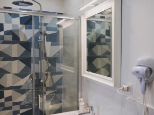 A bathroom at Minturnae Hotel