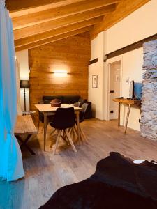 A seating area at Lo Paglier - Le Four des Alpes