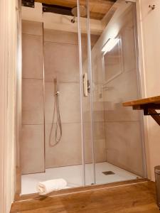 A bathroom at Lo Paglier - Le Four des Alpes