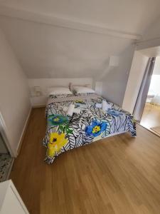 Łóżko lub łóżka w pokoju w obiekcie Appartement style loft en centre ville
