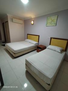 TAMIM SUITE GROUP HOTEL Dungun客房内的一张或多张床位