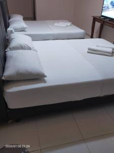 TAMIM SUITE GROUP HOTEL Dungun客房内的一张或多张床位