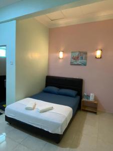 TAMIM SUITE GROUP HOTEL Dungun客房内的一张或多张床位