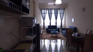 TV at/o entertainment center sa VUE RESIDENCES SERVICE SUITE - 2 rooms for 4 pax