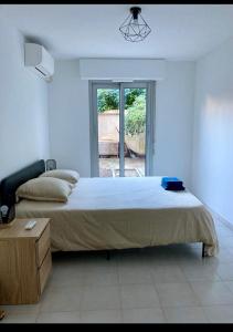 Zdjęcie z galerii obiektu Appartements avec jardin w Nicei