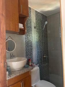 Gallery image of Beachfront Apartment, Quiet 4 Beds, 1 Bath, AC, Wi-Fi, Hot Water, in Paraiso near Los Patos in Paraíso