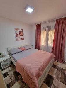 Giường trong phòng chung tại Apartment Tomanovic