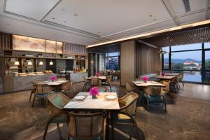 三亚亚龙湾星华套房假日酒店餐厅或其他用餐的地方