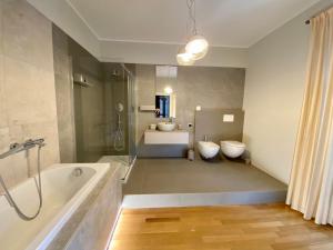 Kylpyhuone majoituspaikassa Oasi di Monchiero