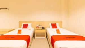 Postel nebo postele na pokoji v ubytování RedDoorz Plus @ Kaizen Suites Taft Avenue