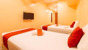Postel nebo postele na pokoji v ubytování RedDoorz Plus @ Kaizen Suites Taft Avenue
