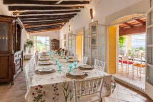 a long dining room with a long table with chairs at Lidia Rural House in San Martín Sarroca