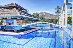 Bazén v ubytovaní Beachfront-Parque Paloma-Modern-Panoramic Views! alebo v jeho blízkosti
