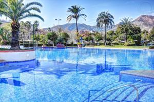 Basen w obiekcie Beachfront-Parque Paloma-Modern-Panoramic Views! lub w pobliżu