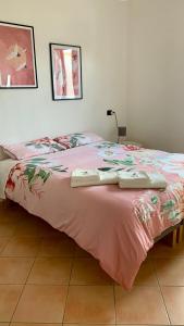 A bed or beds in a room at A Casa di Nonna