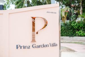 ein Schild für eine pina ga garden villa in der Unterkunft Prinz Garden Villa in Hua Hin