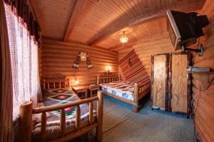 Ένα ή περισσότερα κρεβάτια σε δωμάτιο στο Hotel Gutsulia