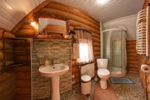 Ванная комната в Hotel Gutsulia