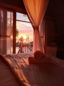 Katil atau katil-katil dalam bilik di Bakung Cozy Cottage