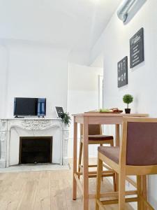 Μια τηλεόραση ή/και κέντρο ψυχαγωγίας στο Le petit épicier