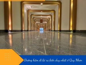 a hallway of a hotel with a shiny floor at FLC Sea Tower Quy Nhon -Tran Apartment in Quy Nhon