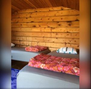 Postel nebo postele na pokoji v ubytování Lätasenonmajat