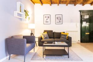 A seating area at Milan Stay - Alzaia Naviglio Grande