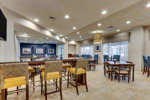 a restaurant with tables and chairs and a bar at Drury Inn & Suites Sikeston in Sikeston