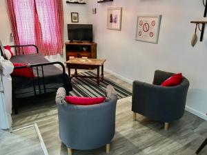 A seating area at Gite Saint Florent Studio Apartment Parking Gratuit