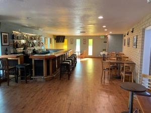 a restaurant with a bar and tables and chairs at Villa Inn in San Rafael