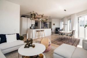 a living room with a white couch and a table at Stadsporten Nacka in Nacka