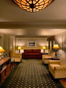 Et sittehjørne på Royal Scot Hotel & Suites