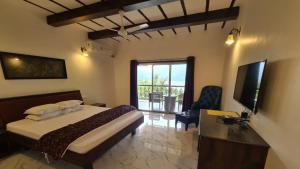 The Green Gate Resort Mulshi客房内的一张或多张床位