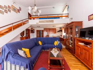 TV a/nebo společenská místnost v ubytování Apartment Villa Saba-2 by Interhome