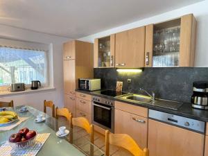 Köök või kööginurk majutusasutuses Holiday Home Anger by Interhome