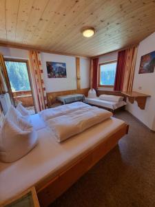 Łóżko lub łóżka w pokoju w obiekcie Apartment Apart Ladner by Interhome