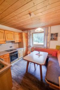 Kuchnia lub aneks kuchenny w obiekcie Apartment Apart Ladner by Interhome