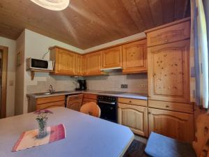 Kuchnia lub aneks kuchenny w obiekcie Apartment Apart Ladner by Interhome