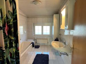 Vannituba majutusasutuses Holiday Home Anger by Interhome
