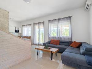 Posedenie v ubytovaní Holiday Home Kata by Interhome