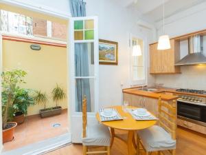 A kitchen or kitchenette at Apartment Gracia Torrijos by Interhome Még 11 kép